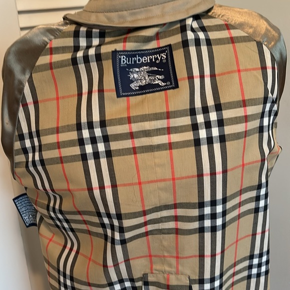 Vintage Burberry full length trench coat with zip out wool lining. Like new. - Picture 10 of 11